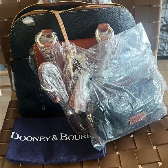 Dooney & Bourke midnight blue Aubrey Satchel. Includes cosmetic pouch NWT - Picture 3 of 9